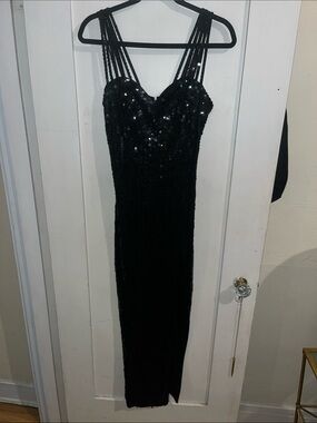 Elegant Black Sequin Maxi Dress with Multi-Strap Shoulders